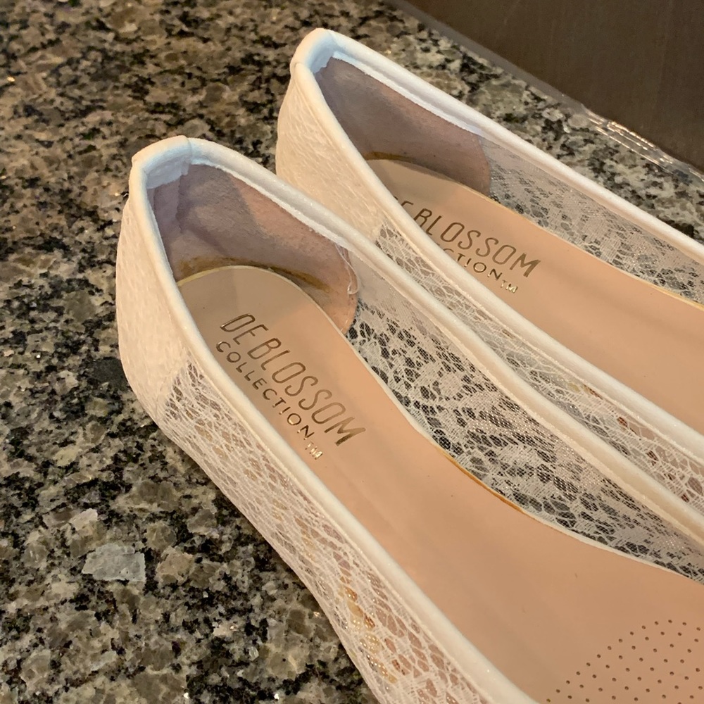 De Blossom Crystal and Lace Wedding Flats Size 6 1/2 - Picture 3 of 8